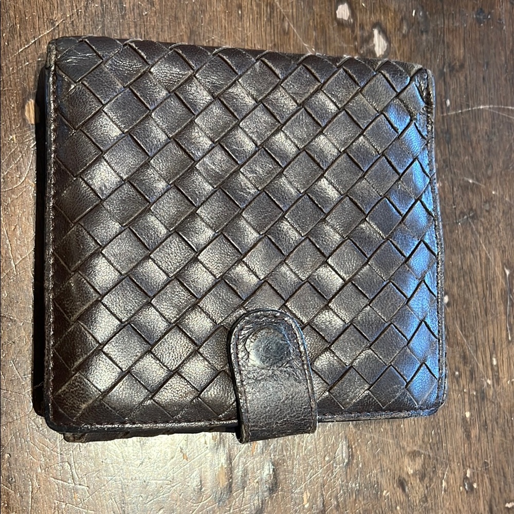 Bottega Veneta Intrecciato Leather Wallet – Black Woven Bifold – Unisex